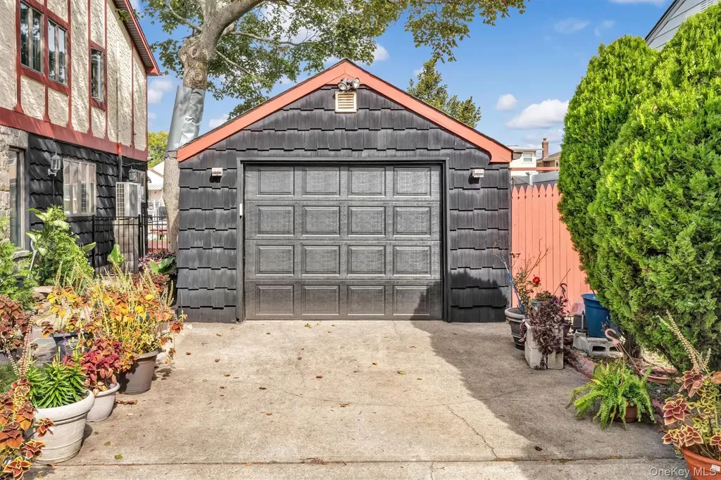 34 W 2nd Street Freeport NY 11520