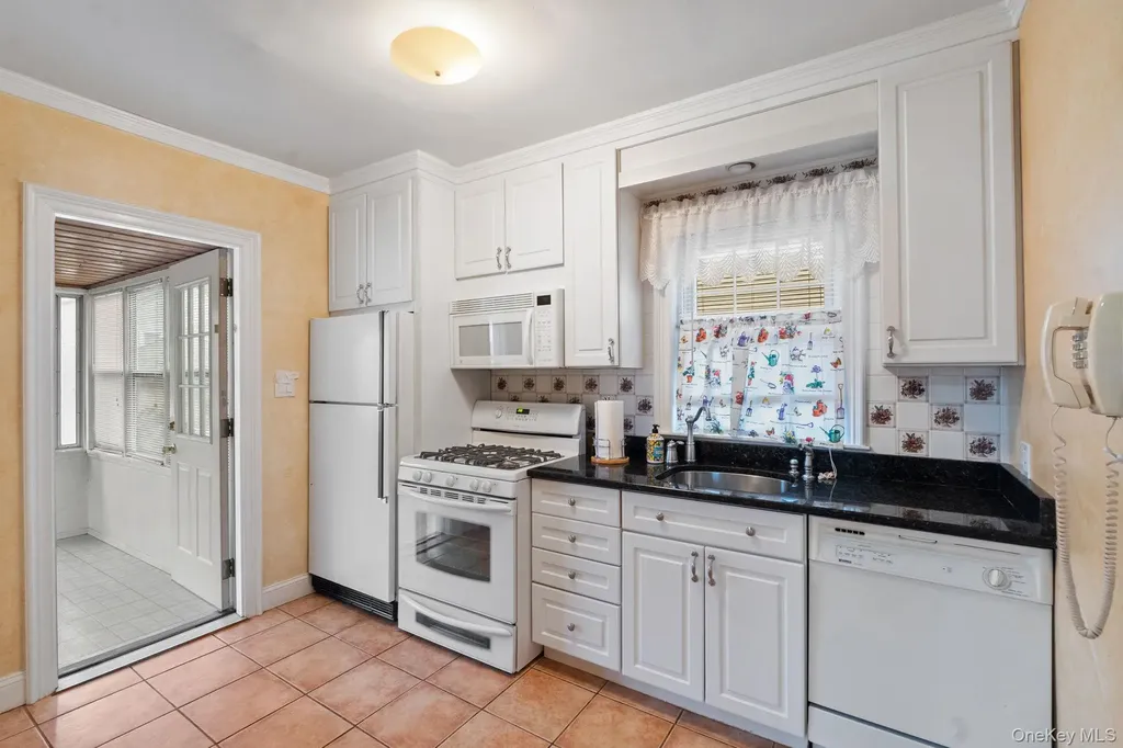 43-52 169 Street Flushing NY 11358