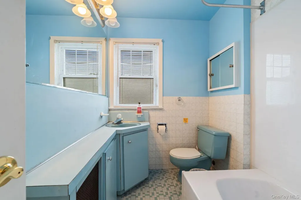43-52 169 Street Flushing NY 11358