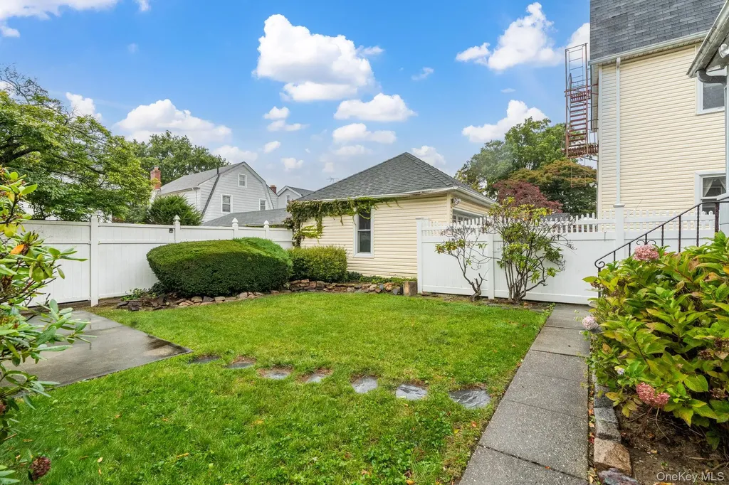 43-52 169 Street Flushing NY 11358
