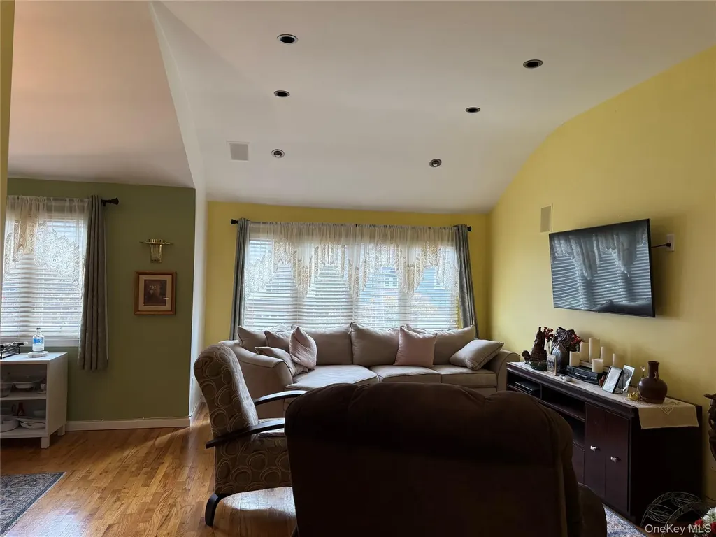 867 Sinclair Avenue Staten Island NY 10309