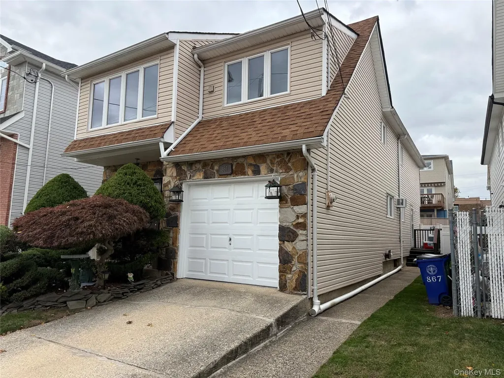 867 Sinclair Avenue Staten Island NY 10309