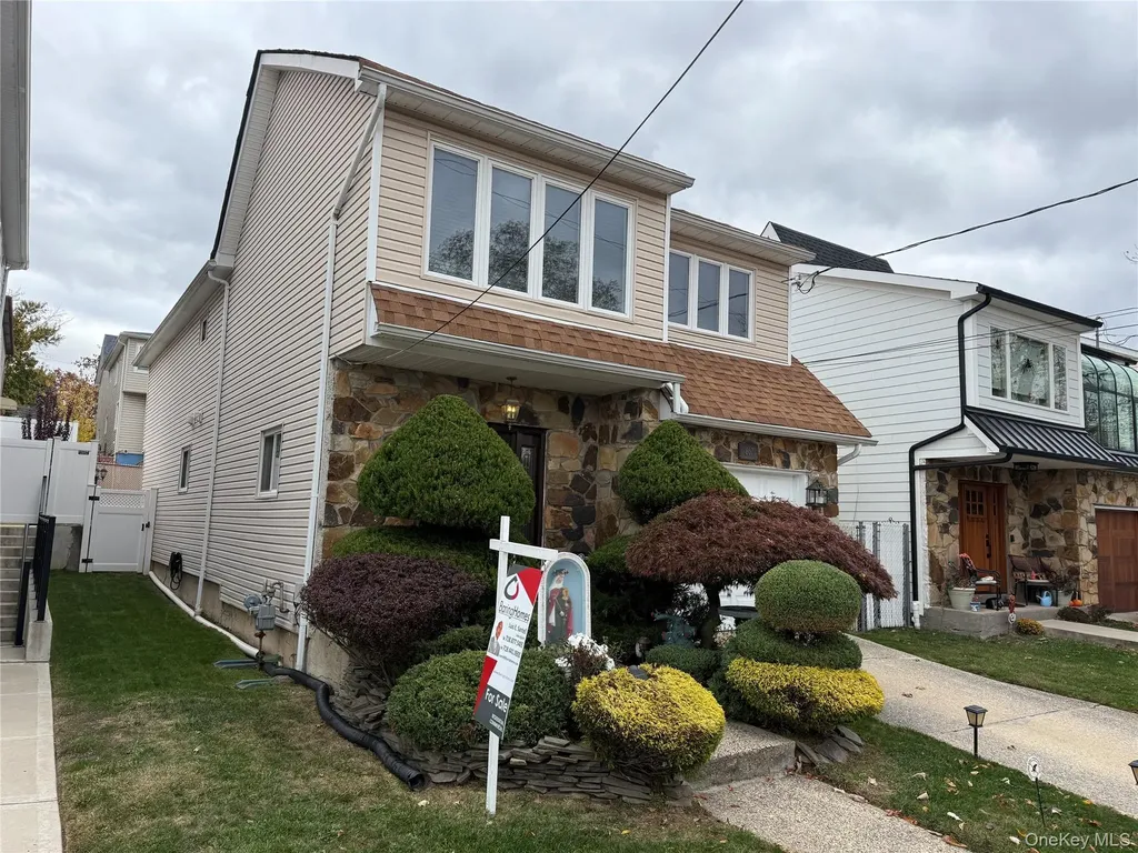 867 Sinclair Avenue Staten Island NY 10309