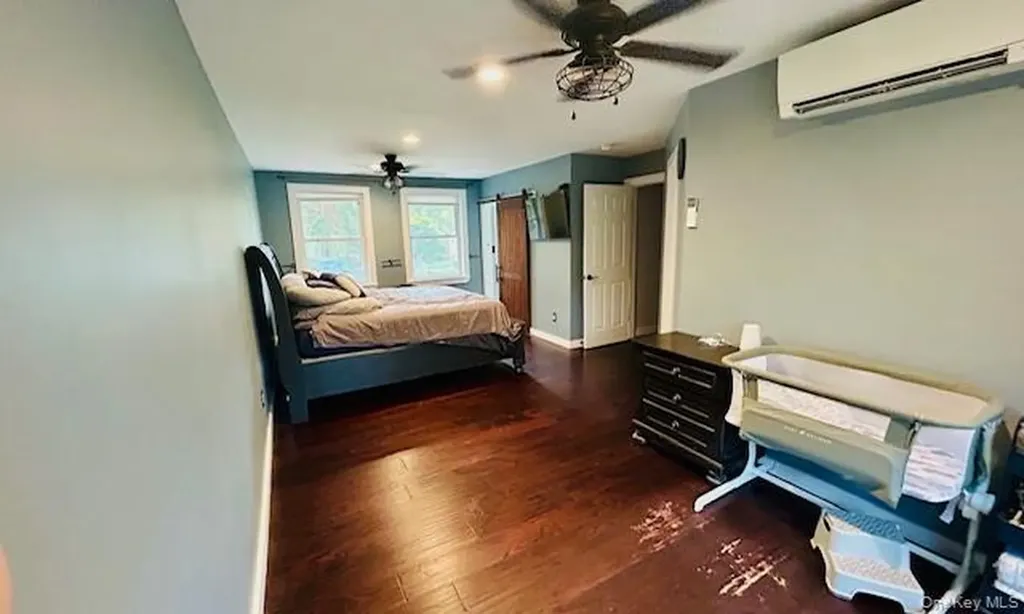 32 Greentree Drive N Hyde Park NY 12538