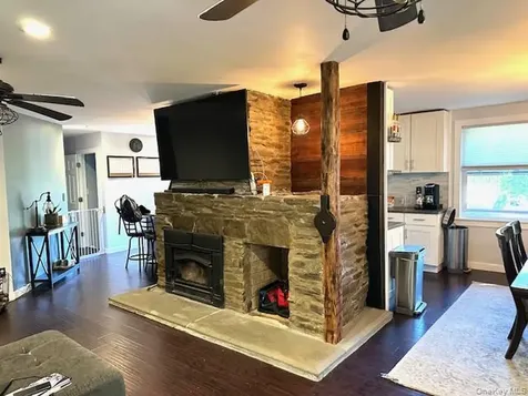 32 Greentree Drive N Hyde Park NY 12538