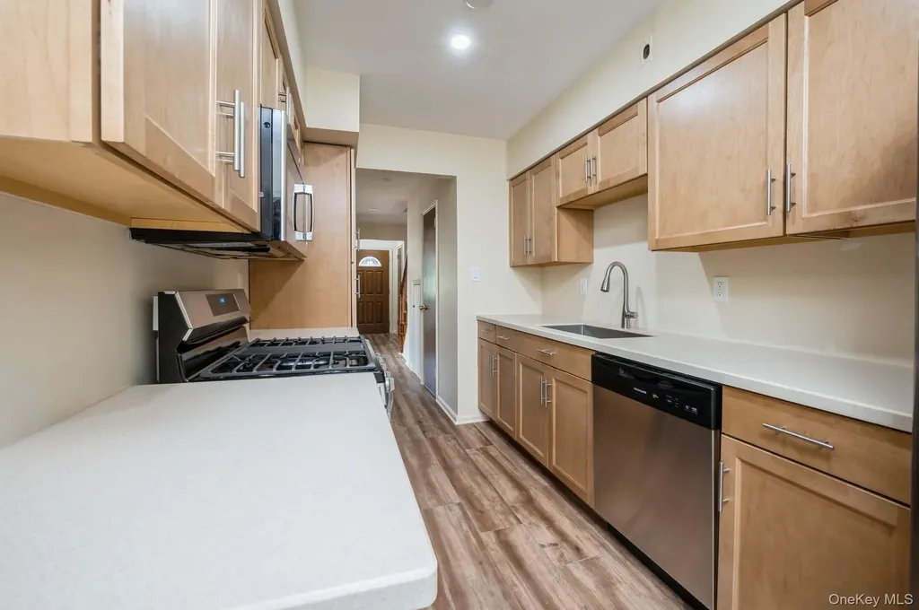 1149 East 219th Street Bronx NY 10469