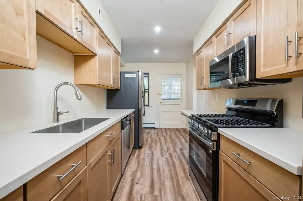 1149 East 219th Street Bronx NY 10469