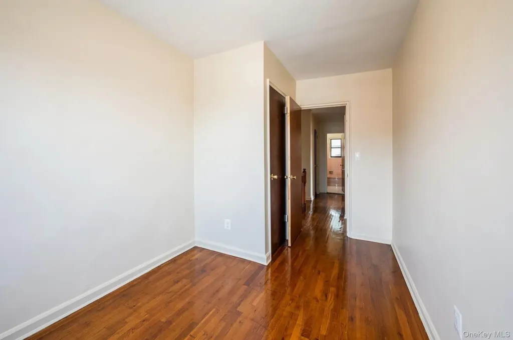 1149 East 219th Street Bronx NY 10469