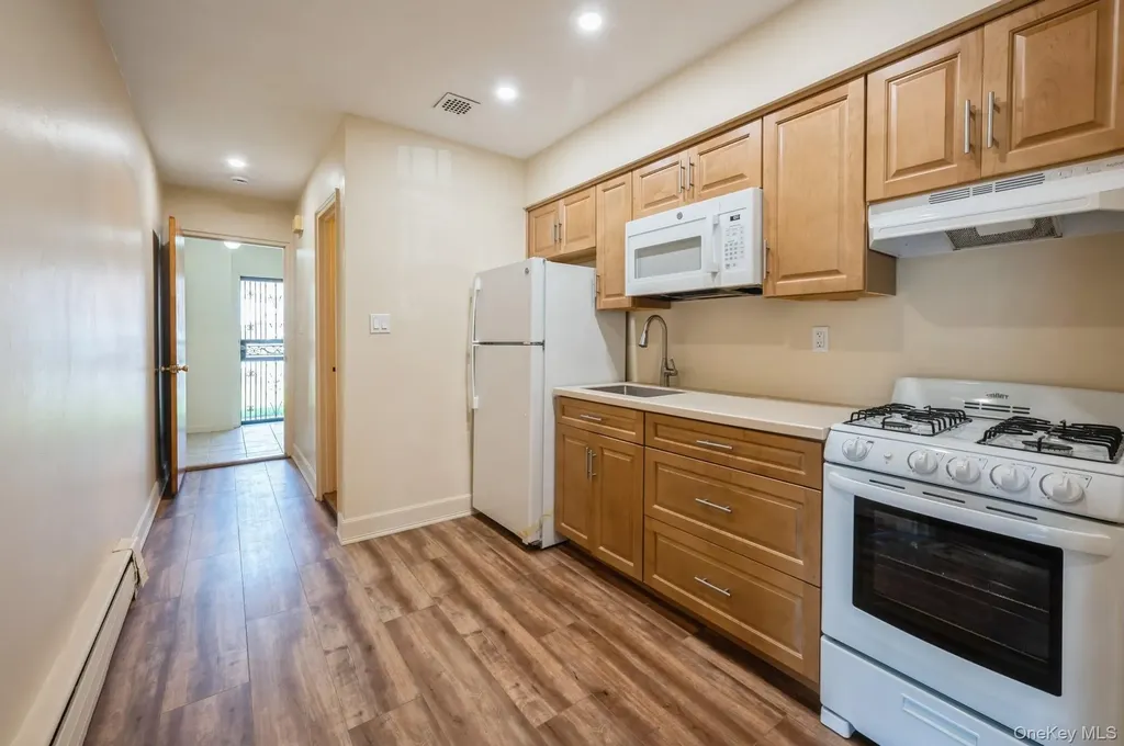 1149 East 219th Street Bronx NY 10469