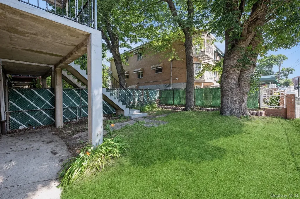 1149 East 219th Street Bronx NY 10469