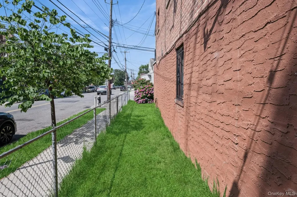 1149 East 219th Street Bronx NY 10469