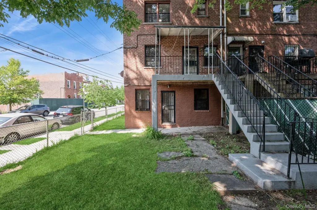 1149 East 219th Street Bronx NY 10469