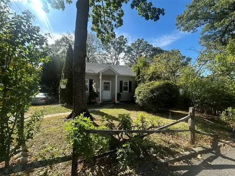 8 Bayard Avenue Bayville NY 11709