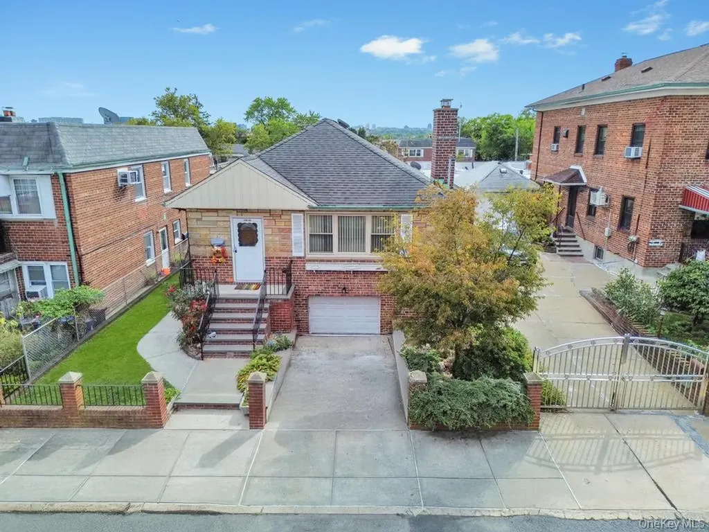 120-28 Graham Court Flushing NY 11354