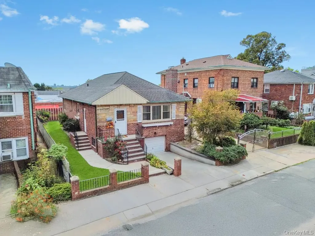120-28 Graham Court Flushing NY 11354