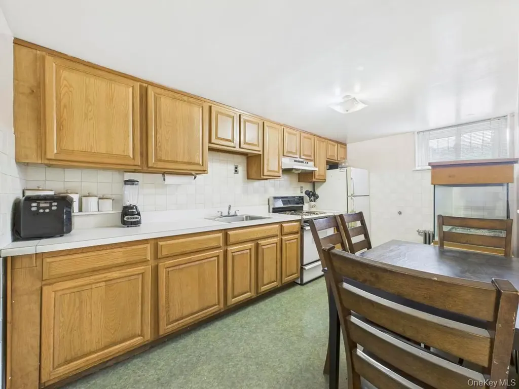 120-28 Graham Court Flushing NY 11354