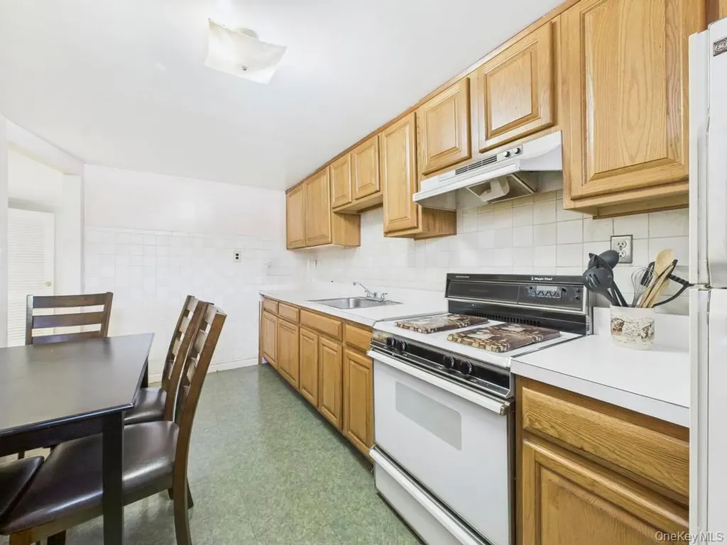 120-28 Graham Court Flushing NY 11354