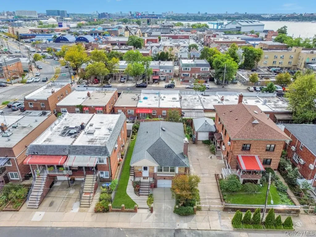 120-28 Graham Court Flushing NY 11354