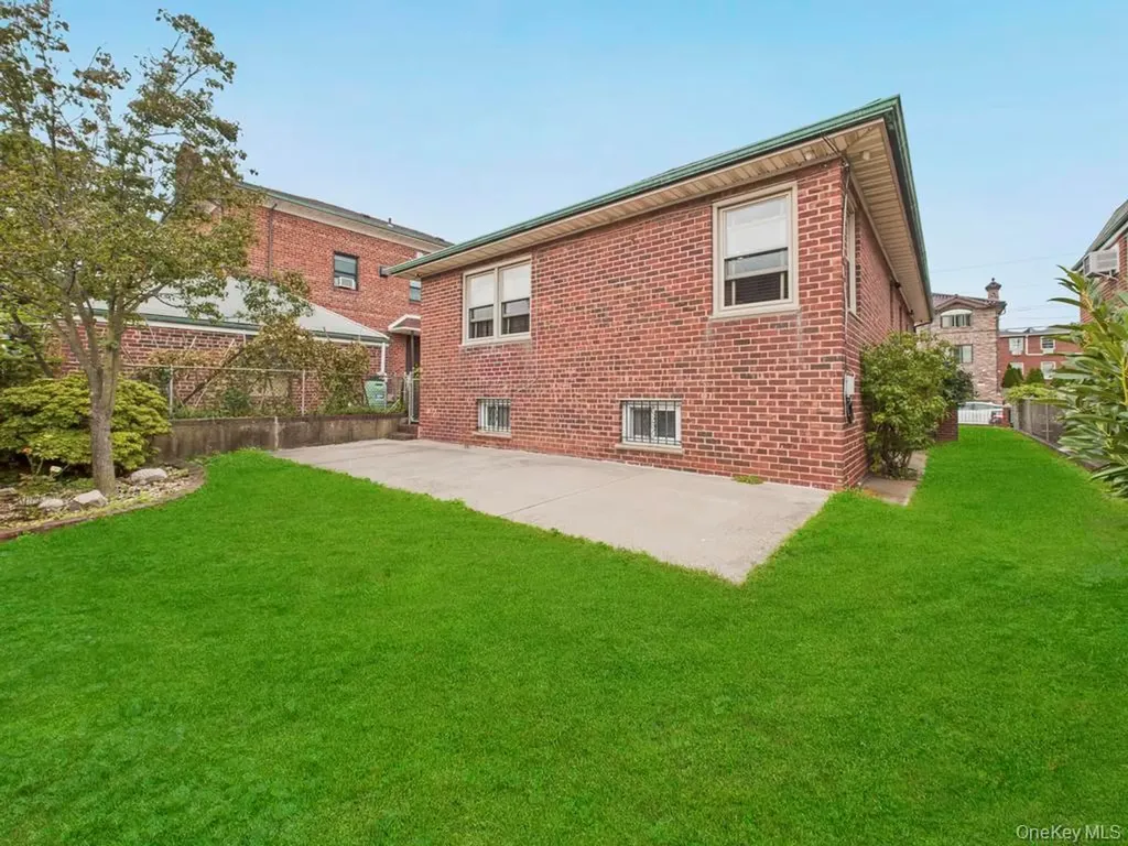 120-28 Graham Court Flushing NY 11354