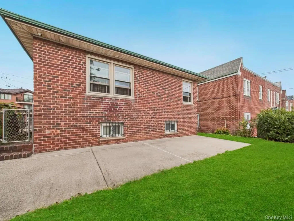 120-28 Graham Court Flushing NY 11354