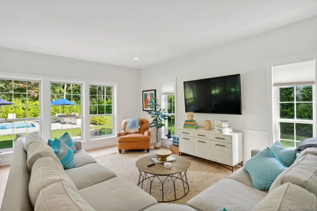 35 Hollow Lane Westhampton NY 11977