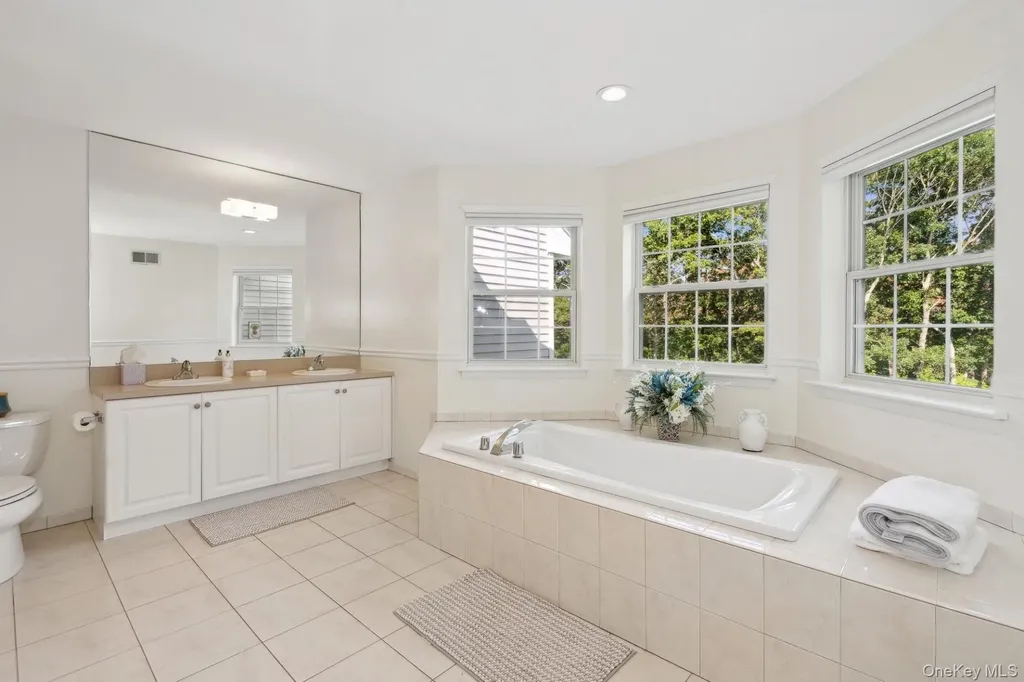 35 Hollow Lane Westhampton NY 11977