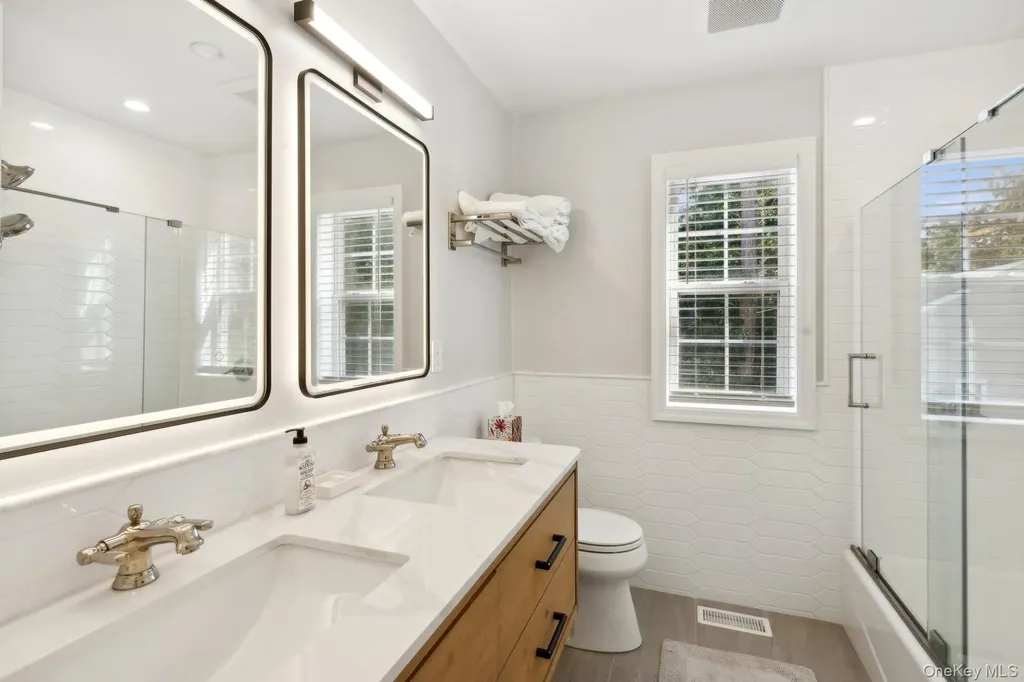 35 Hollow Lane Westhampton NY 11977