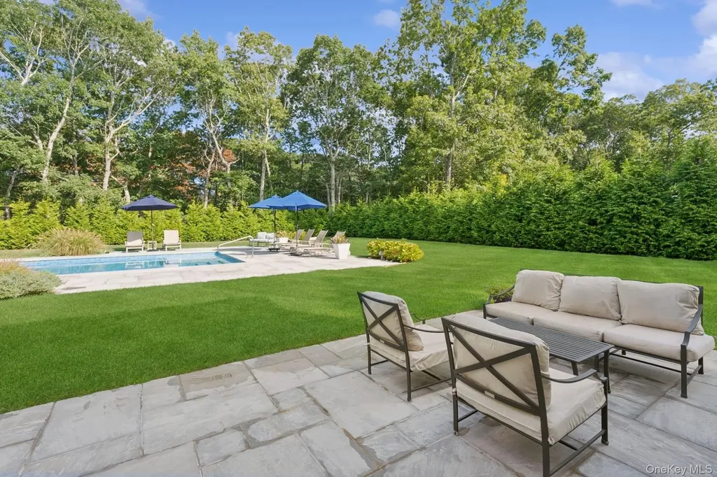 35 Hollow Lane Westhampton NY 11977