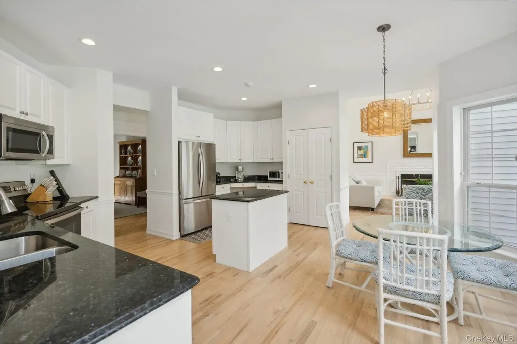 35 Hollow Lane Westhampton NY 11977