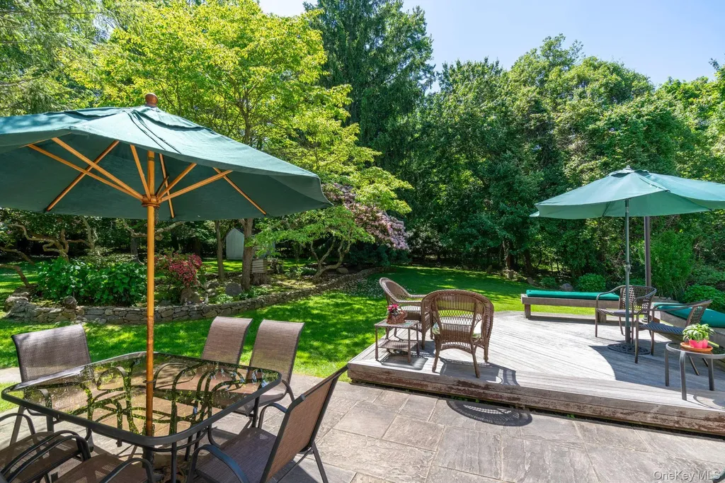 4 Pippin Lane Lloyd Harbor NY 11743
