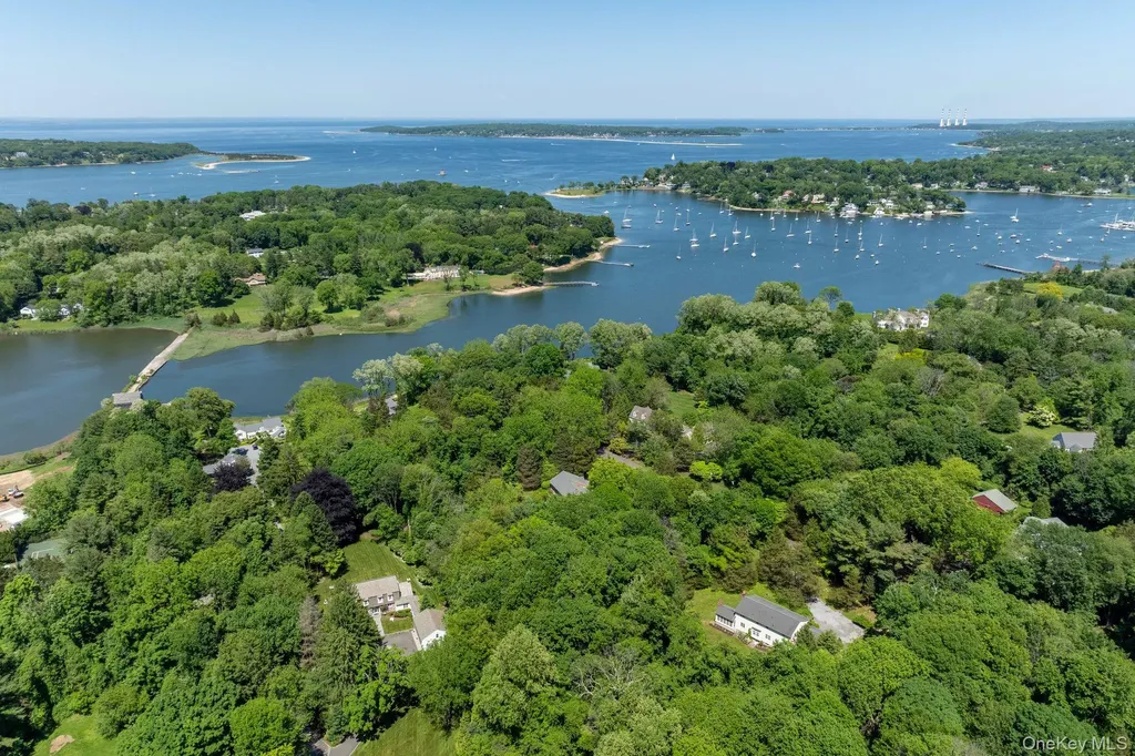 4 Pippin Lane Lloyd Harbor NY 11743