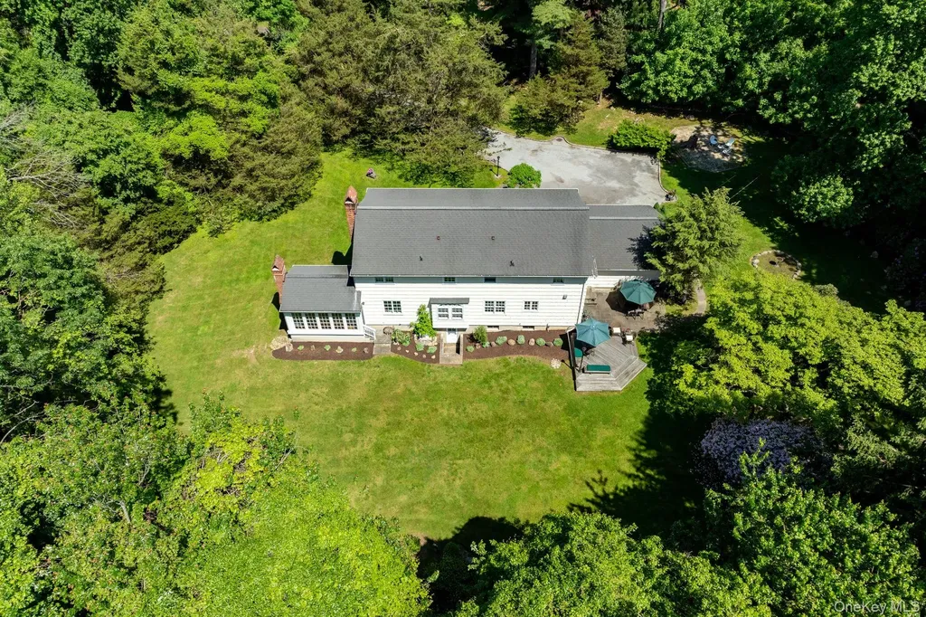 4 Pippin Lane Lloyd Harbor NY 11743