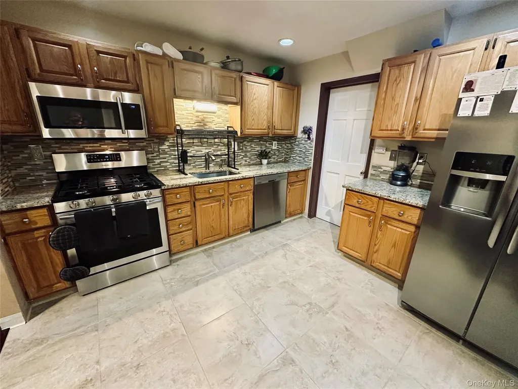 125 Pinebrook Drive Hyde Park NY 12538