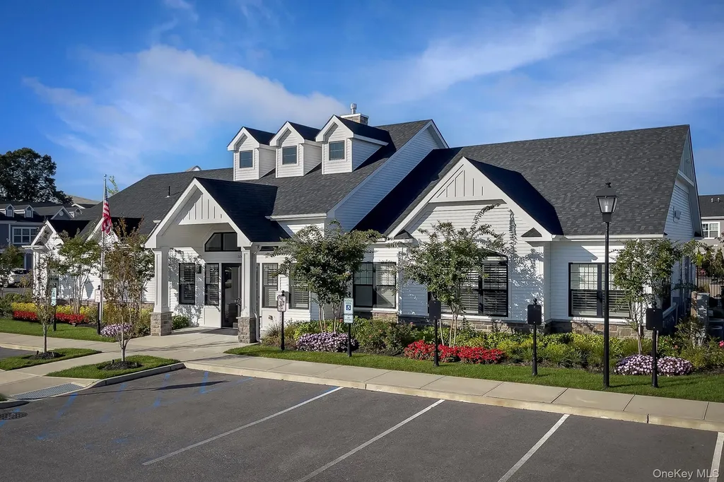 153 Sutton Court Deer Park NY 11729