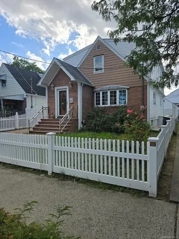 8336 E 268 Street Glen Oaks NY 11004