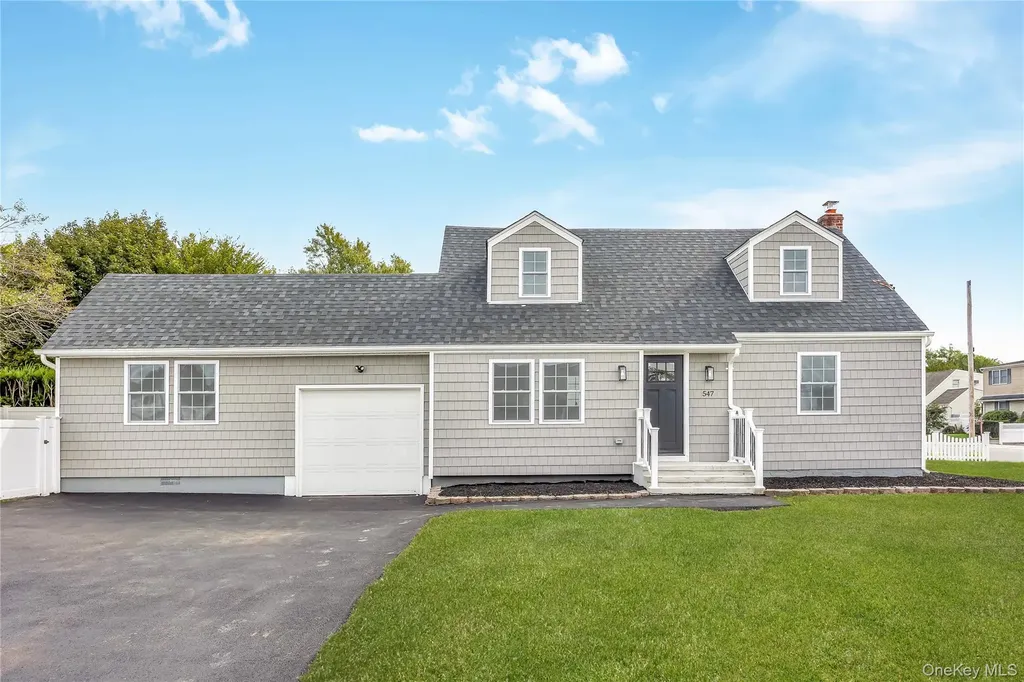 547 17th Street West Babylon NY 11704