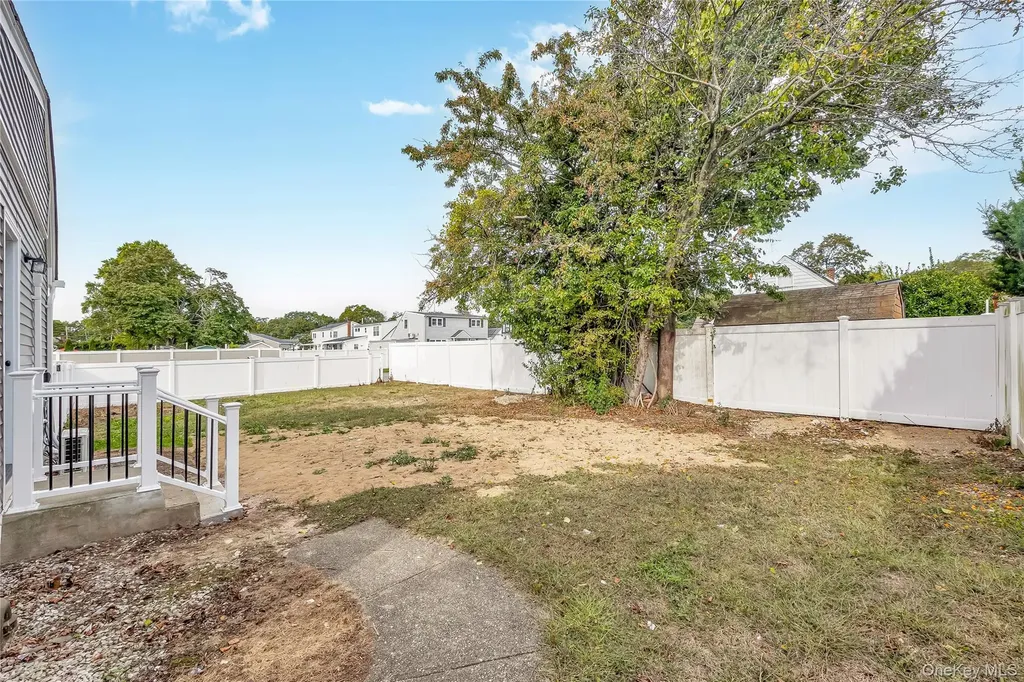 547 17th Street West Babylon NY 11704
