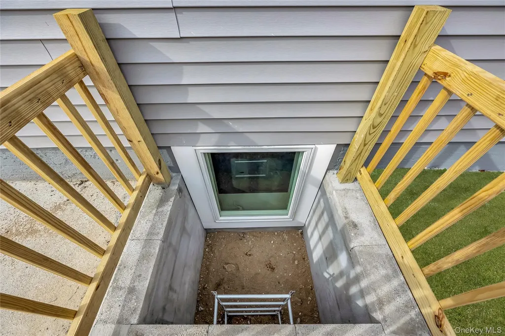 547 17th Street West Babylon NY 11704