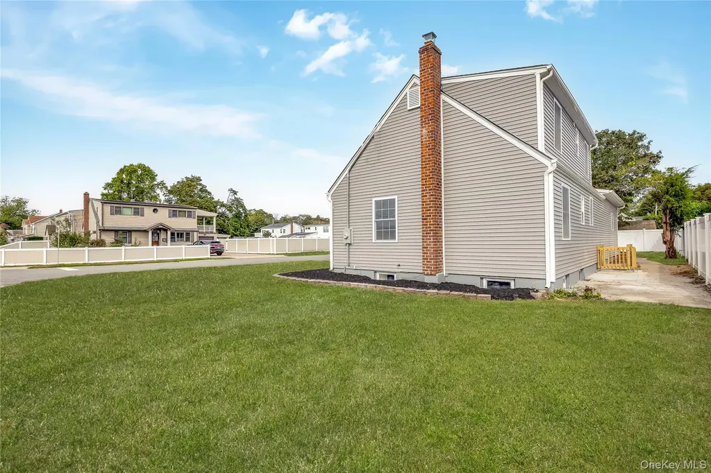 547 17th Street West Babylon NY 11704