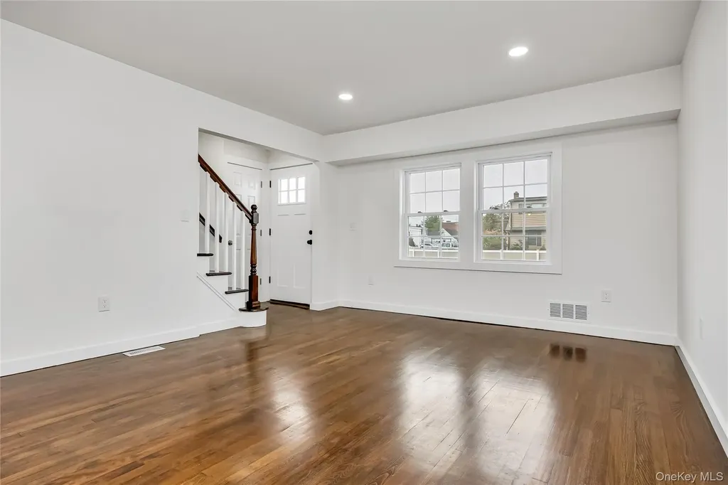 547 17th Street West Babylon NY 11704