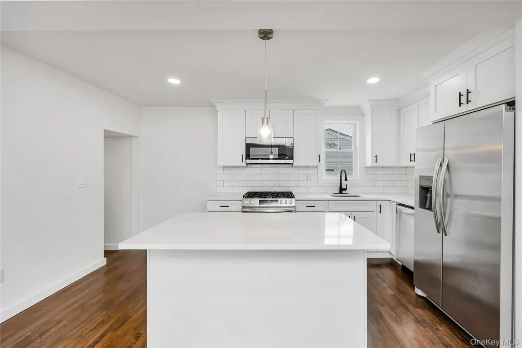 547 17th Street West Babylon NY 11704