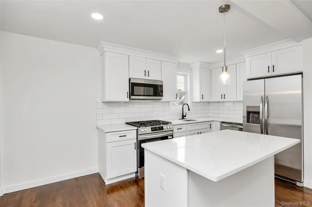 547 17th Street West Babylon NY 11704