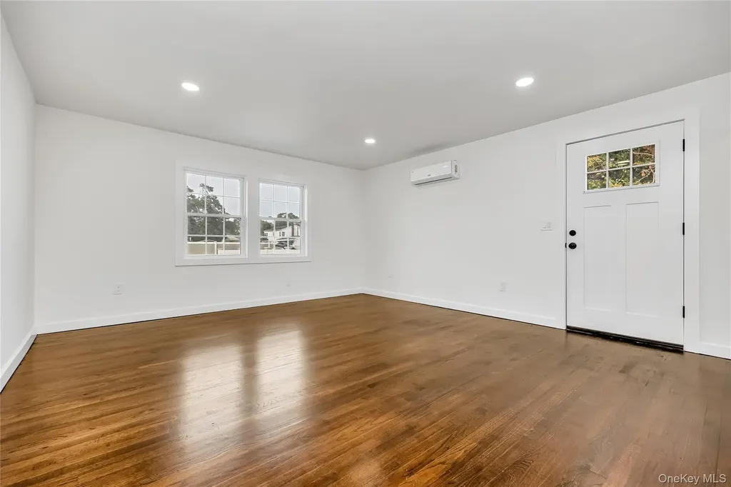 547 17th Street West Babylon NY 11704