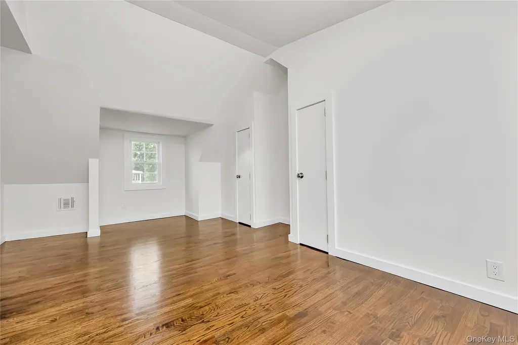 547 17th Street West Babylon NY 11704