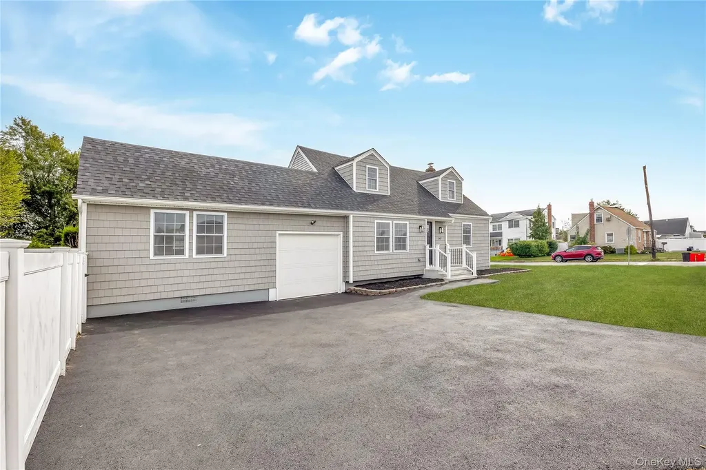 547 17th Street West Babylon NY 11704