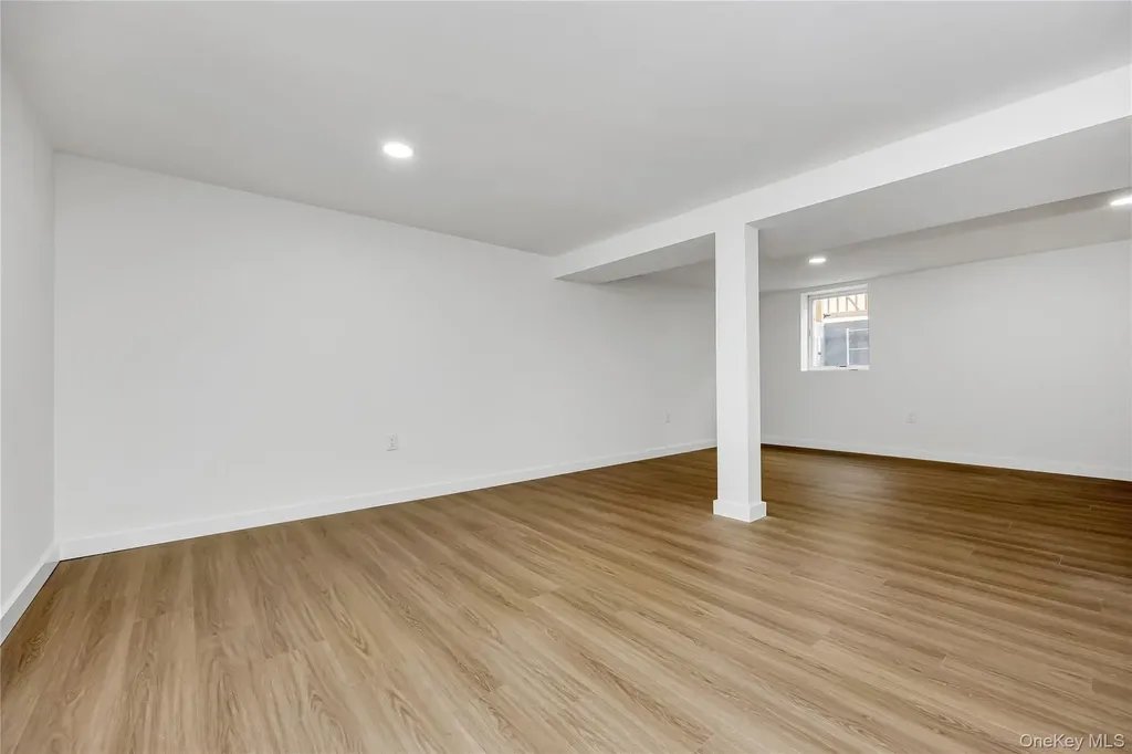 547 17th Street West Babylon NY 11704