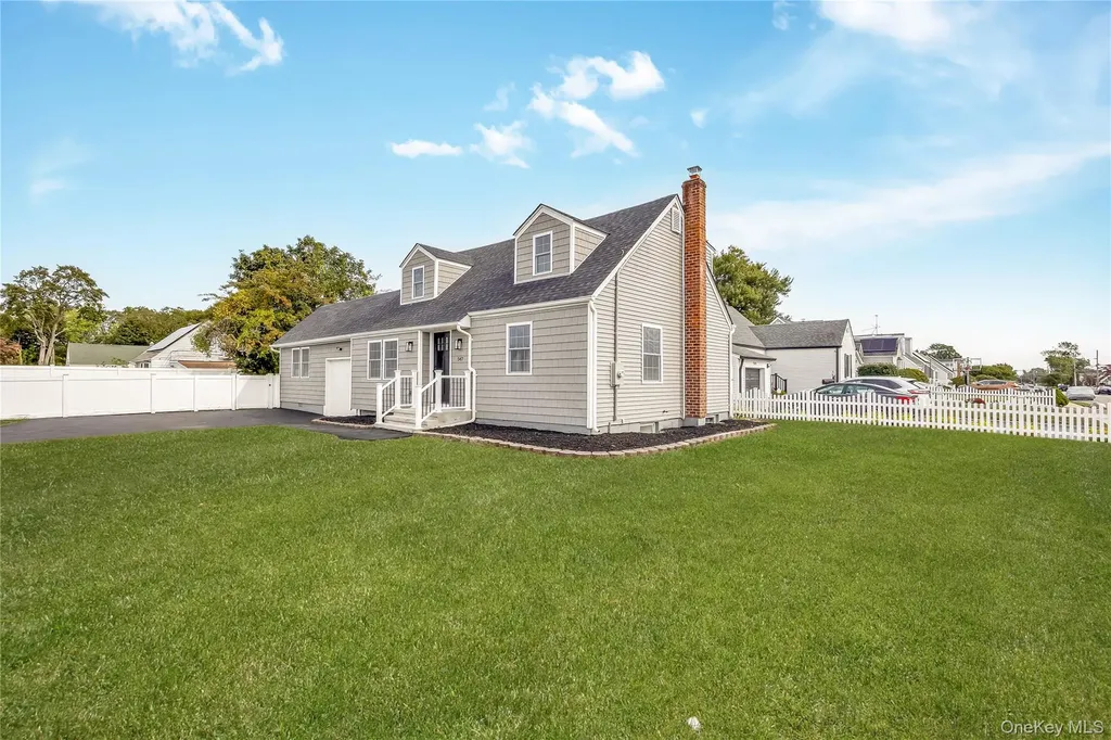 547 17th Street West Babylon NY 11704