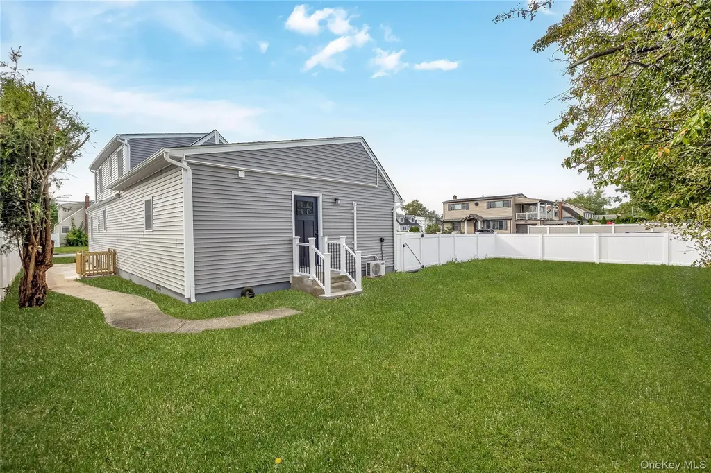 547 17th Street West Babylon NY 11704