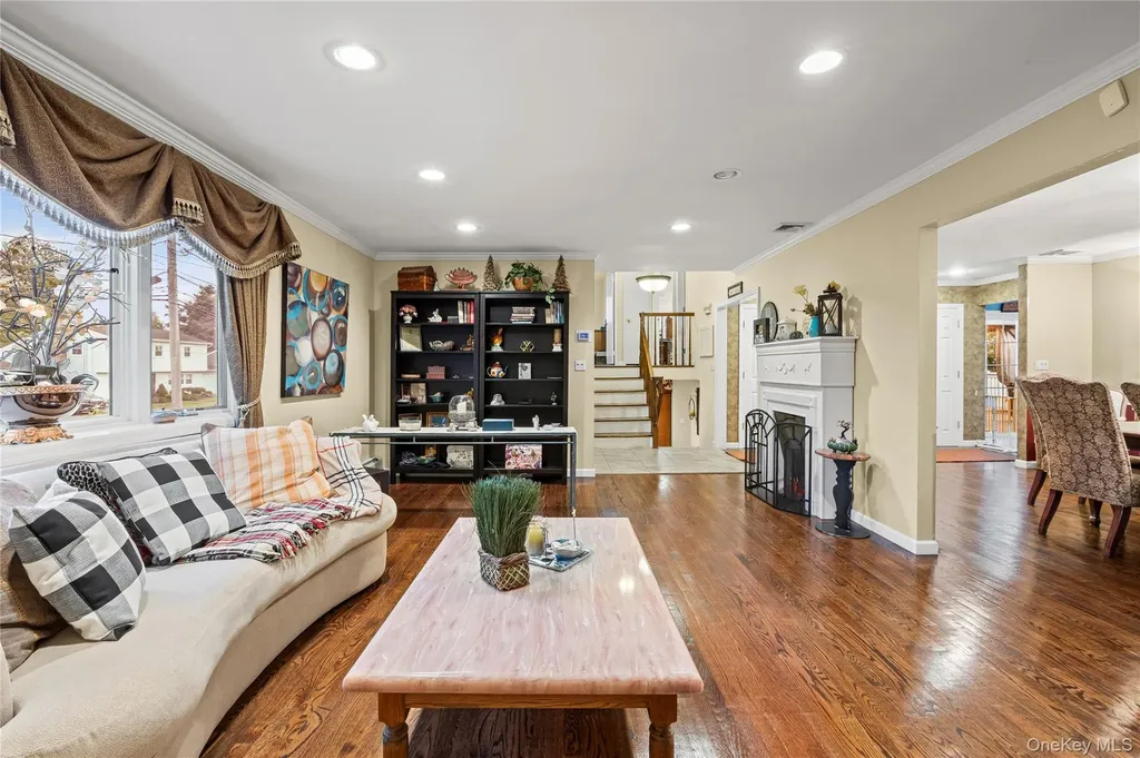 2495 Navy Place Bellmore NY 11710