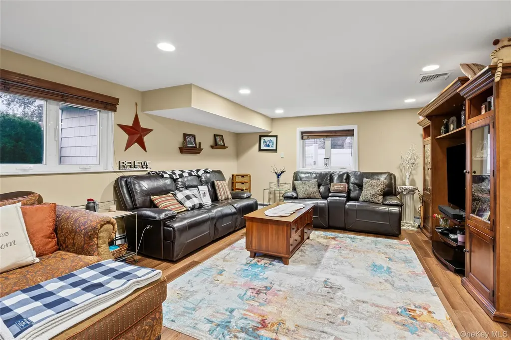 2495 Navy Place Bellmore NY 11710